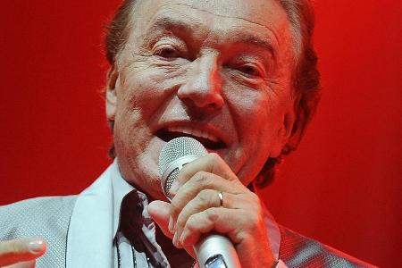 Karel Gott bei einem Auftritt auf einem Festival in Hradec Králové