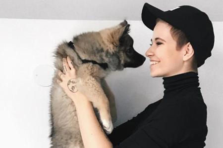 Hunde scheinen bei Instagram-Usern besonders gut anzukommen. YouTuberin Melina Sophie (21) belegt mit diesem süßen Foto den ...