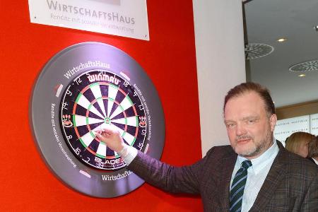 Einer, der ebenfalls für den guten Zweck dartete: Alexander Prinz zu Schaumburg-Lippe