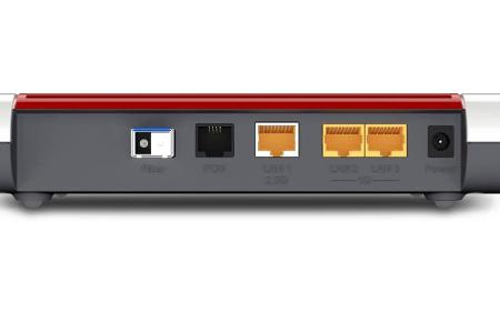 Die Anschlüsse der Fritz Box 5530 Fiber.