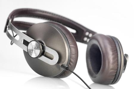 Sennheiser Momentum - Den Momentum Kopfhörer gibt es in zwei Farben: Schwarz und Braun. Vor allem die schwarze Variante sieh...