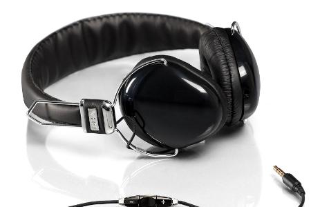 RHA SA950i - Das Gerät setzt mit seiner Ohrhörerform und den leichtgängigen Verstellmöglichkeiten aus Metall voll auf Retro....