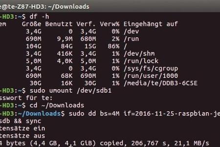 Nach dem Lösen der Laufwerkseinbindung lässt sich die Imagedatei des Betriebssystems mit dd auf die SD-Karte übertragen.