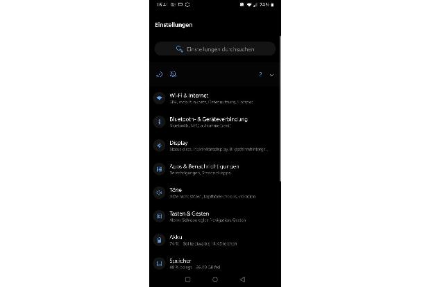 Auch Google integriert in aktuelle Android- Betriebssysteme ein Dark Theme, um den Stromverbrauch zu senken.