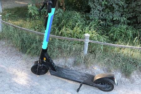 Die Forderungen nach Alkoholverbot und Blinkerpflicht für E-Scooter werden lauter