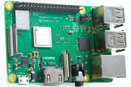 Inklusive SD-Kartenleser ist der Raspberry Pi nur in etwa so groß wie eine Scheckkarte. Der Mini-Rechner bietet ausreichend ... Inklusive SD-Kartenleser ist der Raspberry Pi nur in etwa so groß wie eine Scheckkarte. Der Mini-Rechner bietet ausreichend ...