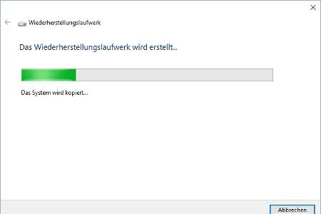 Zum Erzeugen eines Wiederherstellungslaufwerks werden die Windows-Systemdateien auf einen bootfähigen USB-Stick kopiert.