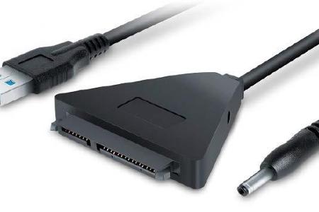 Falls kein freier SATA-Anschluss am Rechner vorhanden sein sollte, kommt ein USB-3.0-SATA-Adapter zum Einsatz.