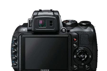 Die Bridge-Kamera Fujifilm HS30EXR erinnert an DSLR-Kameras, der Bildsensor fällt hier aber kleiner aus.
