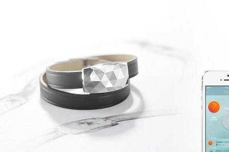 Warnt vor zu viel Sonne und schlägt sogar einen Lichtschutzfaktor vor: Das Armband JUNE.