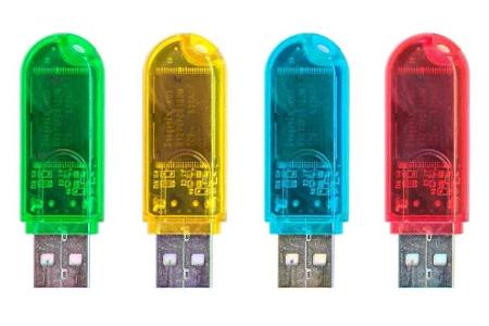 USB-Sticks sind handlich und bieten mehr Platz als DVDs.