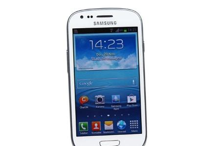 Hohe Kontraste und satte Farben: Das Samsung Galaxy S3 Mini fällt mit seiner Super-AMOLED-Technik auf, auch wenn das Display...
