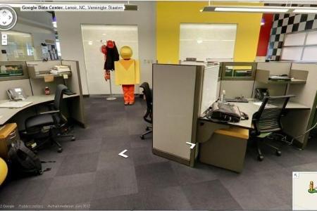 Lustige Schnappschüsse aus dem Datenzentrum von Google: Ist das die neue Uniform für die Mitarbeiter bei Google?