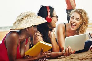 Für Tablets und Smartphones: cleveres Reise-Equipment