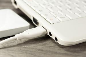 Nur mit Bordmitteln: So machen Sie Backups mit Windows 10