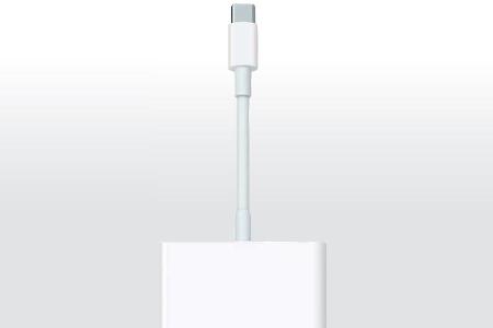 Nachdem das Apple Macbook lediglich über einen USB Typ-C-Anschluss verfügt, bietet sich ein Adapter an.