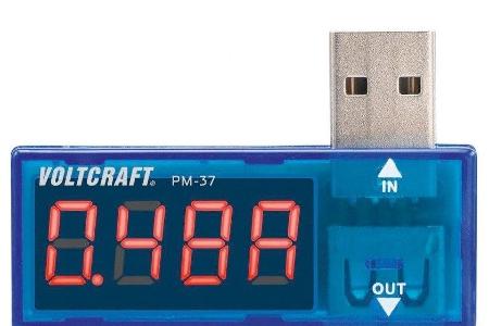 Der Voltcraft Multimeter zeigt Stromverbrauch und Spannung von USB-Geräten an.