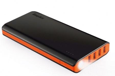 Leistungsfähige Powerbanks wie die Easyacc Monster bieten üppige 20.000 mAh Kapazität.