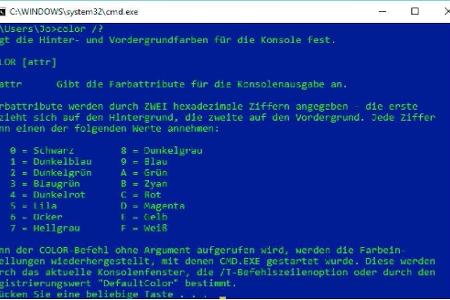 Text- und Hintergrundfarbe der Eingabeaufforderung lässt sich mit dem Befehl color [Code1Code2] ändern.
