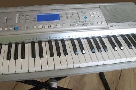 Für erste Musik-Experimente reicht ein einfaches Keyboard mit USB-Anschluss aus.