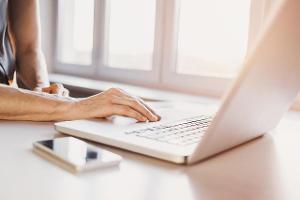 So bringen Sie Ihre Daten vom Smartphone auf den PC