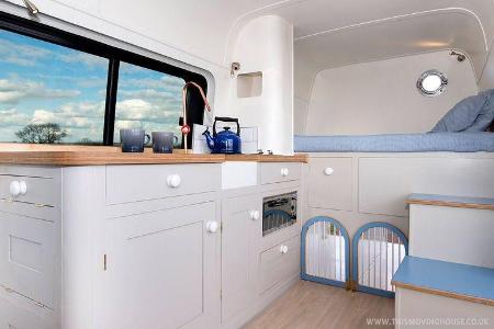 This Moving House (2018), VW Crafter