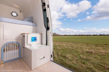 This Moving House (2018), VW Crafter