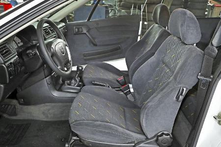 Opel Calibra 2.0 16V Keke Rosberg Edition, Interieur