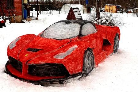 Ferrari LaFerrari aus Schnee