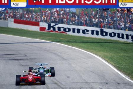 Gerhard Berger - Ferrari 412T1 - Michael Schumacher - Benetton-Ford B194 - GP San Marino 1994 - Imola