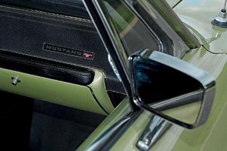 Rückspiegel des Ford Mustang Hardtop Coupé