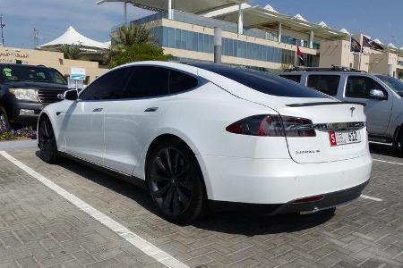 Tesla Model S - F1 Abu Dhabi 2014 - Carspotting