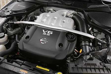 Der 3,5-Liter-V6 leistet jetzt 301 statt 280 PS, erreicht durch Feinschliff wie durchsatzfreudigere Ansaugkrümmer und variab...