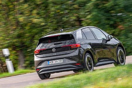 Hyundai Ioniq Elektro, Kia e-Niro, Tesla Model 3, VW ID.3