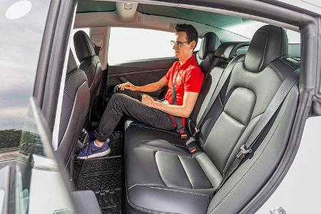 Hyundai Ioniq Elektro, Kia e-Niro, Tesla Model 3, VW ID.3
