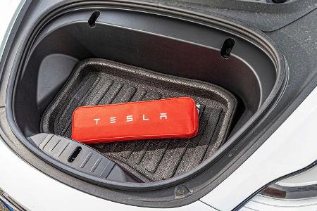 Hyundai Ioniq Elektro, Kia e-Niro, Tesla Model 3, VW ID.3