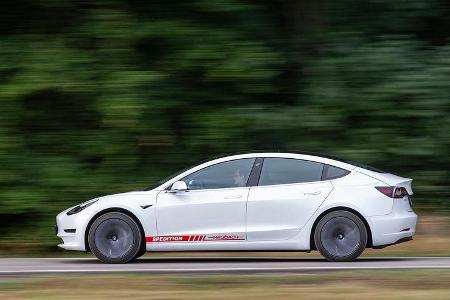Hyundai Ioniq Elektro, Kia e-Niro, Tesla Model 3, VW ID.3