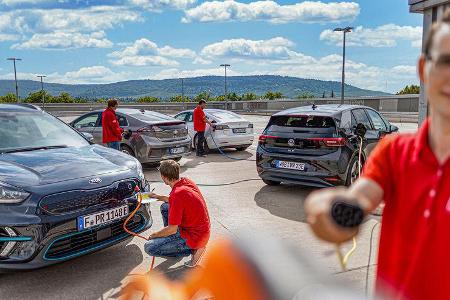 Hyundai Ioniq Elektro, Kia e-Niro, Tesla Model 3, VW ID.3