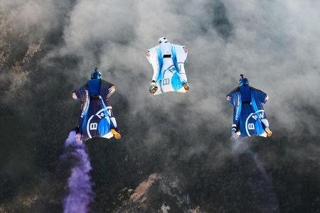 Elektro Wingsuit Peter Salzmann BMW