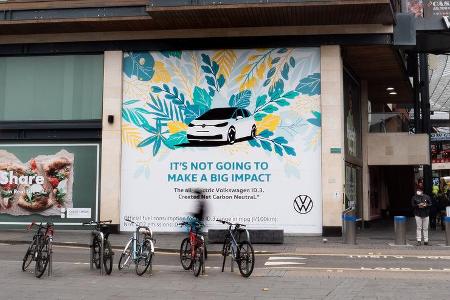 VW-ID.3-Werbung in Bristol mit Airlite-Zeichnung