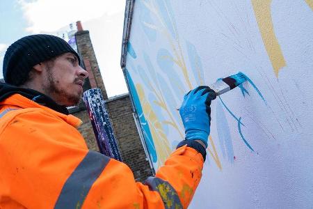 VW-ID.3-Werbung in London mit Airlite-Gemälde