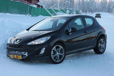 Doch nicht nur Citroen hatte im hohen Norden Probleme auf der Straße zu bleiben. Auch die französischen Kollegen - ...