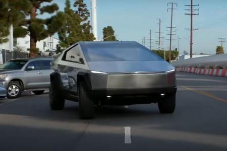 Elon Musk und Jay Leno im Tesla Cybertruck