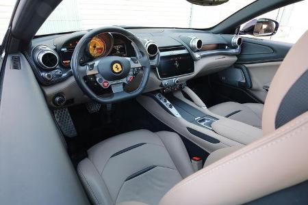 Ferrari GTC4 Lusso, Cockpit