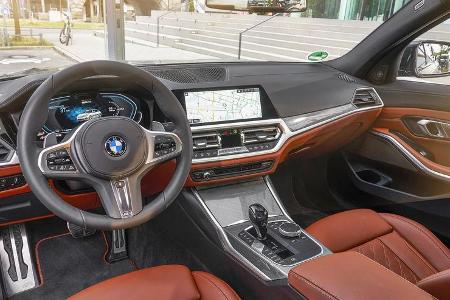 BMW 330e, Interieur