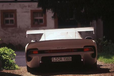 Porsche schickte den GT1 zeitgleich zu McLaren ins Rennen als Homologationsmodell für den Einsatz in der FIA-GT und Le Mans.