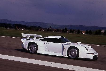 Anders formuliert, der GT1 fährt sich so, wie man sich einen Supersportwagen vorstellt.