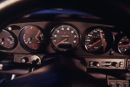 Der drehzahlgierige Motor schreit förmlich nach einem durchgedrückten Gaspedal - mit entsprechender tonaler Begleitung.