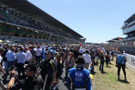 Startaufstellung - Fans - 24h-Rennen Le Mans 2017 - Smastag - 17.6.2017