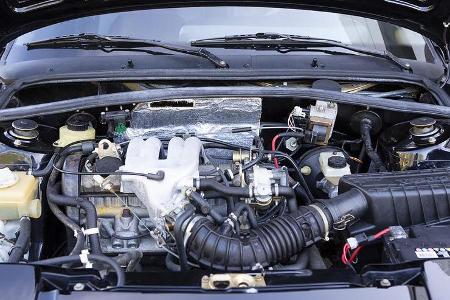 Unter der Motorhaube aus Kunststoff verbirgt sich ein 1,7-Liter-Einspritzmotor von Renault, der ohne Kat lebhafte 109 PS lei...